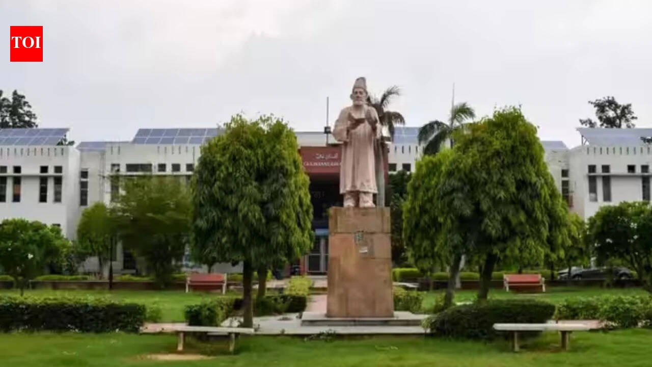 Jamia Millia Islamia Builds Gate Wall